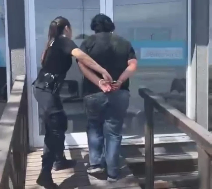 Detienen a una mujer por un hurto en flagrancia en Quequén