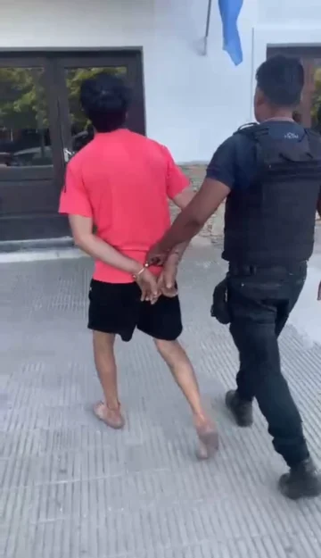 Aprehenden a un joven por robar banquetas de un comercio en la Ruta 86