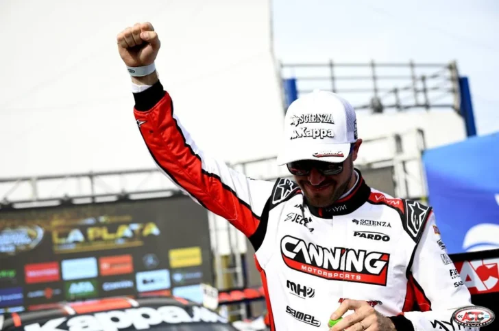 Agustín Canapino es campeón de la Copa de Oro y levanta su 5to título de Turismo Carretera