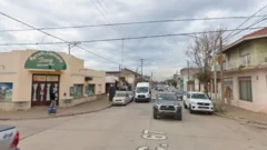 Golpe comando en un mercado de 67 y 52: roban una millonaria suma y destrozan el local