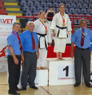 Rosa Parson campeona internacional de katas y múltiple medallista en kumite