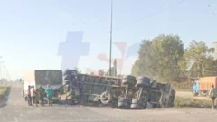 Volcó un camión en la Avenida Circunvalación