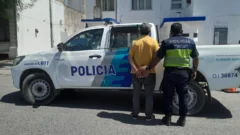 Detienen a un “trapito” armado con una cuchilla en la vía pública