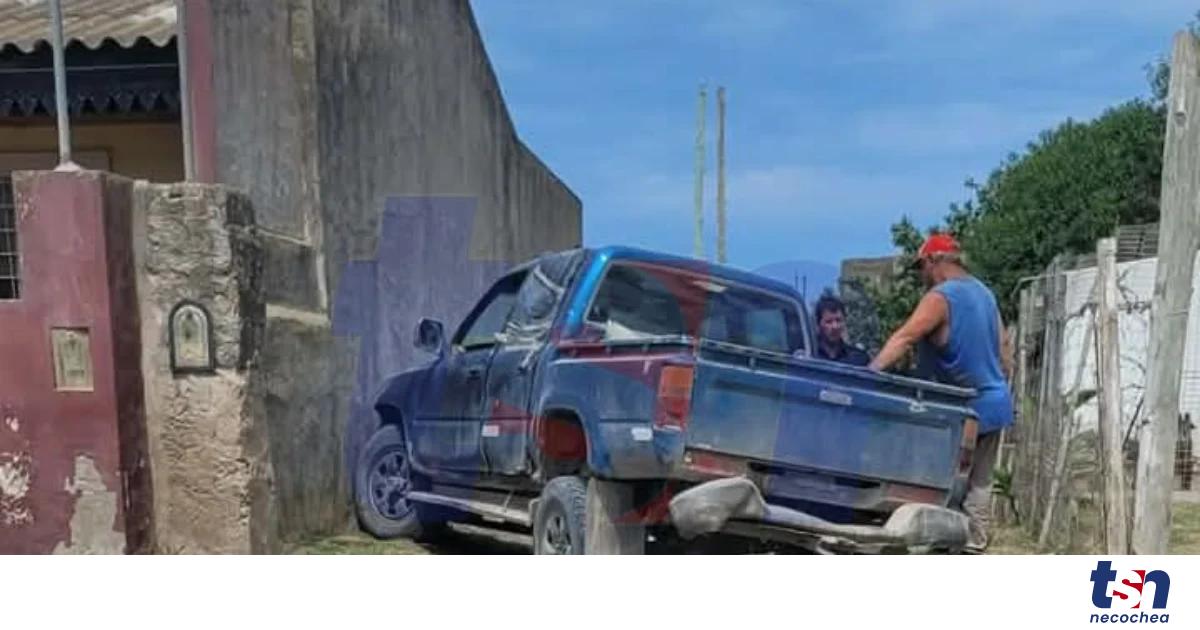 Una camioneta se incrustó contra una casa y su conductor intentó huir ...