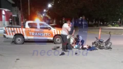 Siniestro vial en 558 y 521: un motociclista herido tras chocar con una camioneta