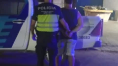 Violencia en el centro: un comerciante herido y dos detenidos por una compra