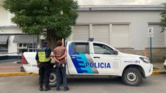 Lo atrapan después de robar herramientas de un auto