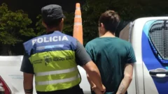 Sorprendieron a un hombre robando una camioneta cerca del centro y terminó detenido