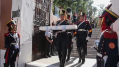 Milei justificó el traslado del sable corvo y apuntó contra los peronistas