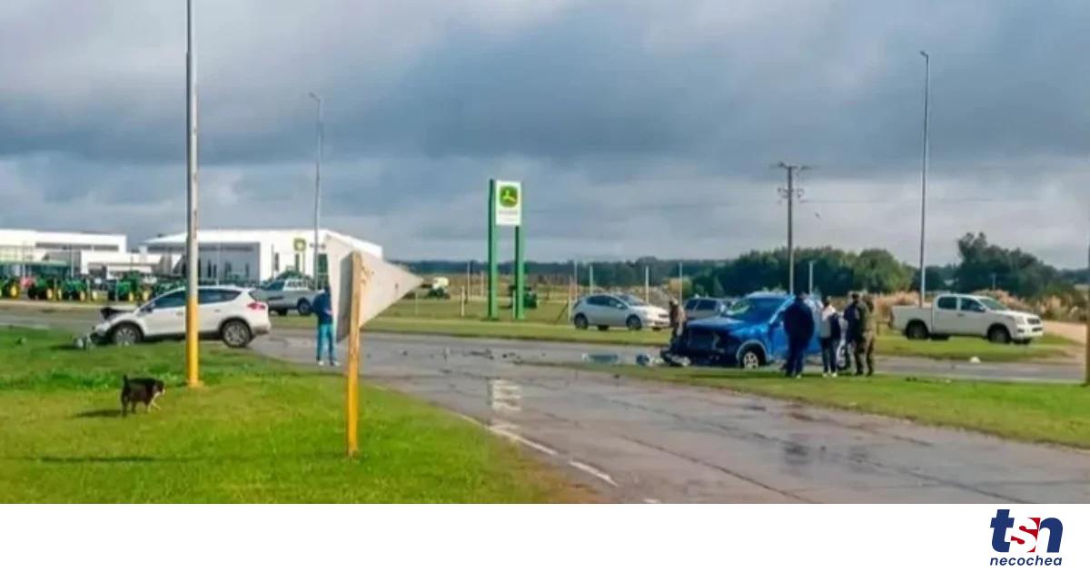 Fuerte choque frontal entre dos camionetas en la Ruta 88 | TSN Necochea