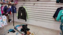 Robaron mercadería y la caja registradora de un comercio