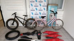 Desbaratan banda vinculada a múltiples robos y secuestran armas, motos y elementos sustraídos