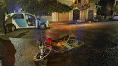 Choque en 62 y 49: el conductor de una moto fue trasladado al Hospital Ferreyra