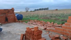 El viento destruyó una casa en Napaleofú