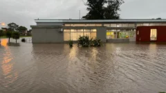 Necochea: calles anegadas y complicaciones en la zona de la calle 100