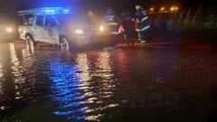 Necochea: intenso operativo nocturno para evacuar a ocho personas