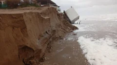 Cerraron la bajada al Kabryl por fuerte crecida del mar y derrumbes