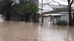Las imágenes del temporal: Necochea y Quequén bajo alerta por fuertes vientos
