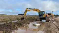 Trabajan en el acondicionamiento de los caminos rurales para asegurar la transitabilidad