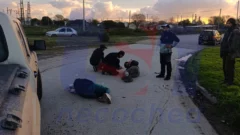 Fuerte accidente en una rotonda: terminaron en el hospital y la moto desapareció