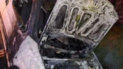 Se incendió un auto en la esquina de 34 y 55: solo se registraron daños materiales
