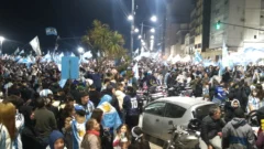 Videos: ​locura en Necochea y Quequén: caravana, emoción y un pase histórico a la final