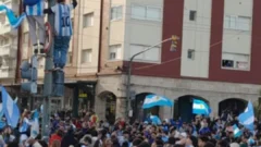 Necochea y Quequén se tiñeron de celeste y blanco: festejos en la rambla por la Selección