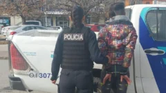 Con un rebenque rompió la ventana de la casa, en la cual su ex estaba con su actual pareja