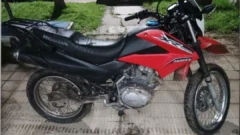 Frustran un intento de robo: aprehendieron a dos menores armados con una moto robada