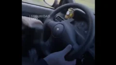 Grabó videos tomando alcohol al volante y haciendo “chistes” en la ruta: le inhabilitaron el carnet