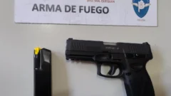 Un detenido por llevar una pistola semiautomática y tener estupefacientes