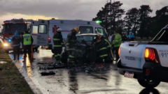 Ruta 88: el camión del accidente invadió el carril contrario y embistió al remise