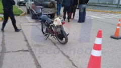 Accidente en 47 y 58: una moto robada chocó contra una camioneta