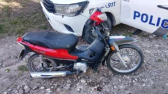 Secuestran una moto abandonada en un baldío de calles 46 y 47