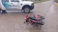 Accidente en Av. 58 y calle 73: un motociclista debió ser trasladado al hospital tras chocar con un auto
