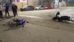 Dos heridos tras un choque entre dos motos en Quequén