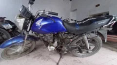 Aprehendido en Quequén por circular en una moto con una patente falsa