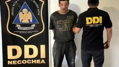 Allanamiento en calle 88: un aprehendido tras intentar escapar de la policía