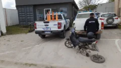 Quedó registrado por las cámaras, tiró la moto y huyó a pie: esclarecen un robo en Quequén