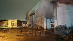 Sofocaron con rapidez un principio de incendio en una gomería quequenense