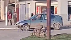 Colisión en Quequén: un auto y una moto chocaron en la avenida 578