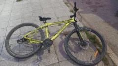 Robaron una camioneta en Lobería y los aprehendieron en pleno centro de Necochea con una bicicleta robada