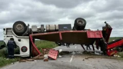 Corte total en el kilómetro 106 de la ruta 228 por el vuelco de un camión y una pulverizadora